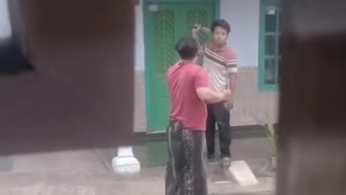 Geger! Pemuda ODGJ di Pasuruan Mengamuk Sambil Bawa Sajam