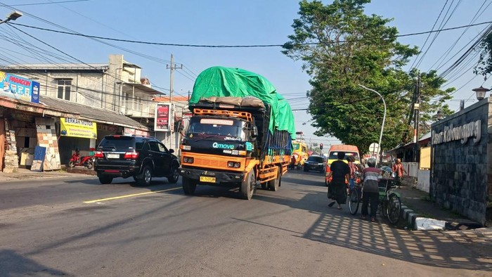 JLS Pasuruan Berlakukan Larangan untuk Truk Bertonase Besar
