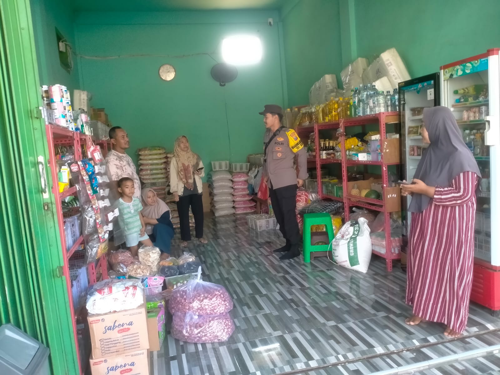 Waspada! Pria yang Mengaku dari Dubai Diduga Gasak Uang Toko Sembako di Kraton