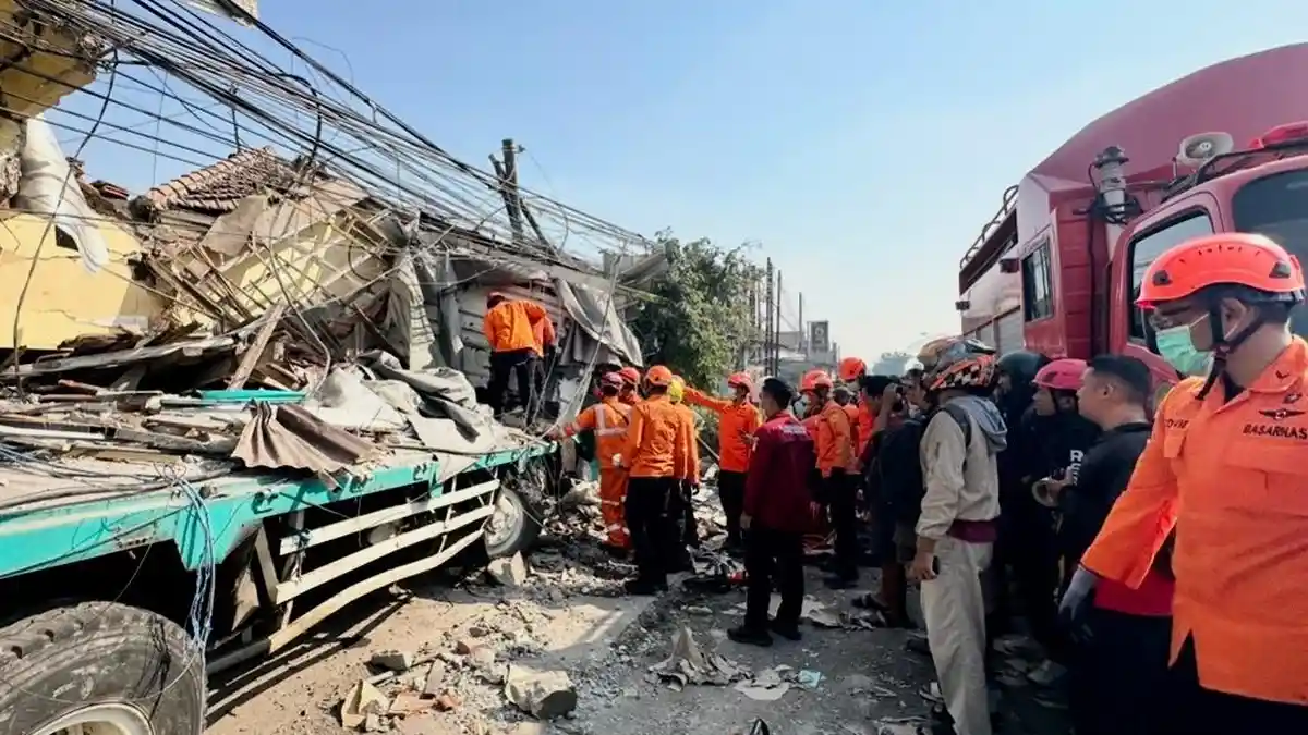 Truk Trailer Hantam Sejumlah Kendaraan di Gempol Pasuruan, Empat Orang Meninggal