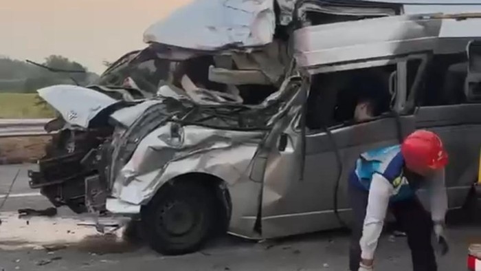 Tabrakan Beruntun Libatkan Dua Hiace dan Truk di Tol Pandaan–Malang, Belasan Orang Terluka